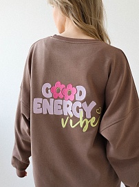 Свитшот с О-вырезом с вышивкой на спине Good energy vibe в Омске